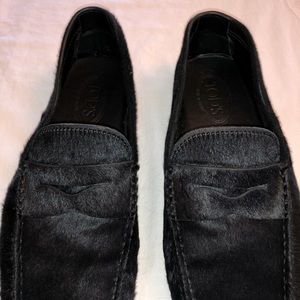 Men’s Black Tod’s Calf hair loafers size 8.